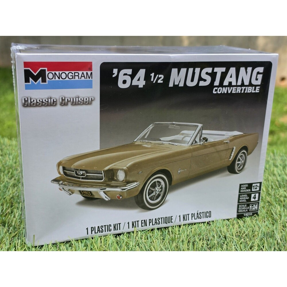 Revell Monogram Classic Cruiser '64 1/2 Mustang Convertible 1:24 Model Kit 14019